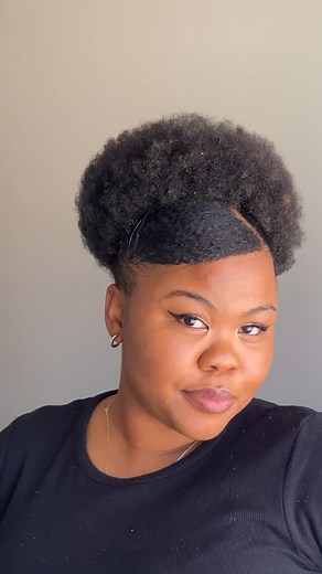 PazneeButterfly Lomberg♡ on Instagram: "High puff with side swoop 曆 I haven’t done a side swoop in a while!  #naturalhaircommunity #naturalhair #naturalhairstyles #type4hair #pazneelomberg #naturalhairdaily #4chair #4chairstyles"