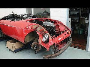 1977 MGB Roadster restoration Ep 9. DISASTER!!! The real state of the engine reveals itself.