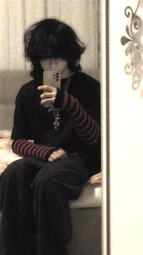 #emo #emotional #y2k #goth #grunge
