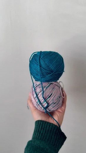 Have you heard of inset mosaic crochet? It creates bold, textured colorwork without carrying yarn — making it surprisingly beginner-friendly. Sarah @sarahmadxcrochet used the technique to bring the Seaglass Mosaic Cardigan by @mjsoffthehook to life in Malabrigo Rios Virgo and Teal Feather. Pure magic indeed Crochet Pattern here: https://www.ravelry.com/patterns/library/seaglass-mosaic-cardigan | malabrigo