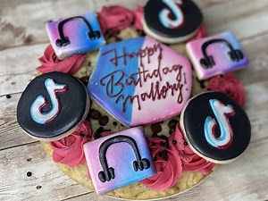 Chocolate Chip Cookie Cake Recipe | decorating TIK TOK cookies