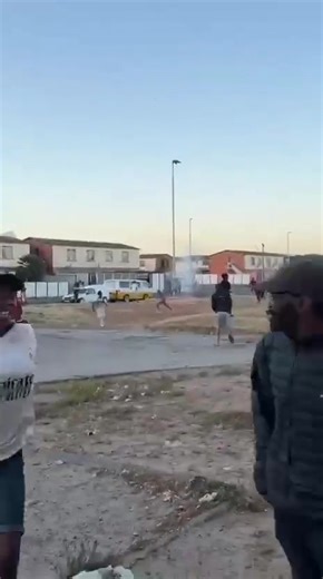 When the community stones their protectors and cry when SAPS don't come out. Sies Lavender Hill | Cape Town Gang violence updates