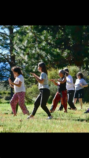 Rosana Prandi on Instagram: "Inmensamente agradecida por éste año compartido, por la práctica que nos une, por poder transmitir mi pasión por lo que hago y amo, por lo que aprendo de ustedes. Gracias por su presencia y compañía durante éste año. Gracias @centrofuentebuena @centro.inspira_ @fernandamagadan Deseo que podamos cerrar el año en paz y presencia. Deseo un 2026 con mas amor por y para todos los seres"