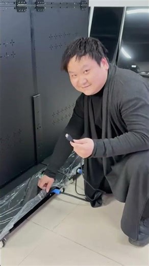 Indoor Foldable Ad Player: Portable & Easy to Use