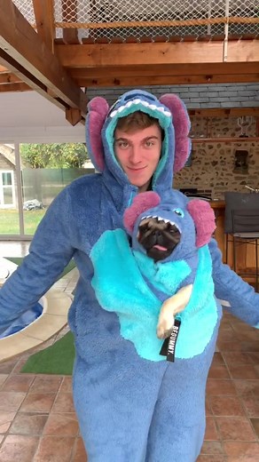 Vous validez ma tenue @begummy ?😂 mon code promo : CYRILGUM #begummy devinez quel personnage c’est 😂