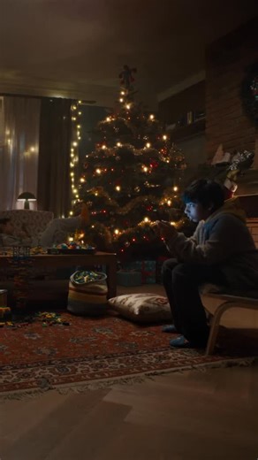 The Moment Lab | The LEGO Holiday Choir is hitting all the right notes with their rendition of Lionel Richie’s “Hello.” 🎶🧱 In this festive mashup, @lego... | Instagram