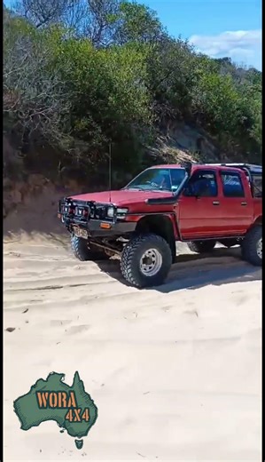 Stock Subaru and Hilux Dune Climb ( Dump Hill ) #4wdaustralia #offroadaustralia #subaruadventureon