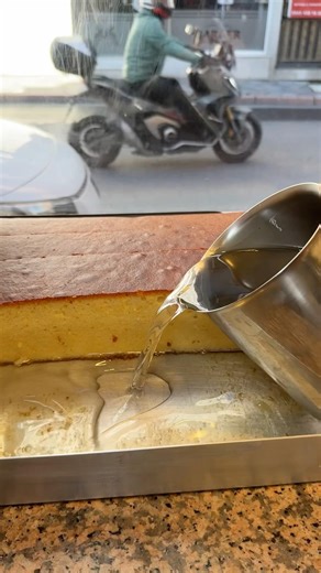 Şerbetli revani tatlısı | İstanbul’da Parlar Pastanesi. #reklam #istanbul #pastane #tatlı #dessert