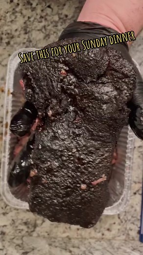 Want something cheap to smoke, grab some chuck roast an make it fall apart an delicious on the smoker this sunday! Save this for your sunday recipe🔥🥩@Joe Leal #chuckroastrecipe #chuckroastbeef #beefitswhatsfordinnerfordinner #beefrecipesfordinner #sundaydinnervibes #smokedchuckroast #smokedmeat