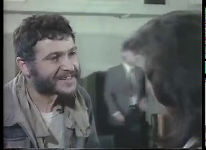 🎬 HAMAL 📌 HAMAL YUSUF ARABA AŞKIYLA PARA BİRİKTİRİYOR! #türkfilmi #turkishmovie #yeşilçam #hamal #irfanatasoy #eniyifilmsahneleri #filmler Hamal, başrollerini İrfan Atasoy'la Semiha Yankı'nın paylaştığı ve yönetmenliğini Fikret Hakan'ın yaptığı 1976 yapımı Türk Sinema filmi Hamal filminin senaryosunu İrfan Atasoy yazmıştır. Hamal Türk filminin oyuncuları; İrfan Atasoy, Semiha Yankı, Pekcan Koşar, Süleyman Turan, Birtane Güngör, Arseven Gümüş, Tarık Şimşek. Hamal Türk filminin konusu; Film, bir