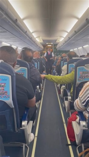 💖✈️ The surprises keep coming! During a random seat number raffle, Willie Le Roux and the other Boks are handing out flight vouchers and tickets to the Bok matches! 🎉💙 Watch and see who wins! #PlaneCrazyForOurBoks 🏉 | FlySafair