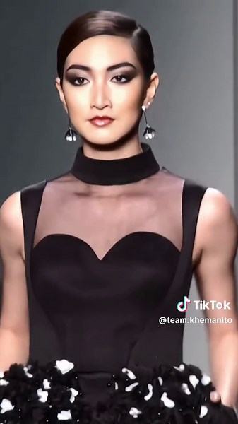 Elegant Model Catwalk with Horse: Pancake Khemanit's Stunning Runway Moment