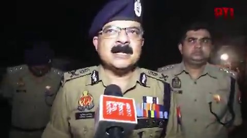 VIDEO | On fire in slums in Kalyanpur area of Lucknow, UP DG, Fire Services, Sujeet Pandey says, "You would have seen that fire services acted immediately, 20 fire tenders were here, the fire has been doused, there has been no casualty so far, important is there are many cylinders inside, we are recovering them, taking them to safe distance. The cause of fire is yet to be ascertained."#Lucknow #Fire #KalyanpurFire