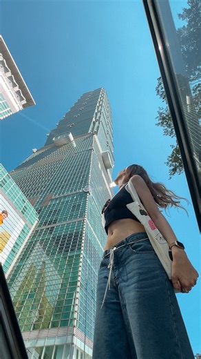 natalia on Instagram: "if you saw me going up and down the escalator to do the taipei 101 trend: no you didn’t🫶🏼🇹🇼 #taipei101 #taipei101tower #taipeitravel #taiwantravel #taipeiescalatortrend"