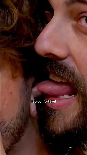 LAMBENDO A ORELHA DO BRINO