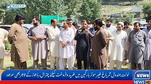 37K views · 595 reactions | خیبرموٹربارگین ثمرباغ میں خریداروں کا رش،چترال،باجوڑ،اپر دیر اور لوئردیر کے مختلف علاقوں سے لوگ گاڑیوں کے خرید و فروخت کیلئے تشریف لائے ہیں۔ مزید احوال خصوصی پرگرام میں ملک فیض موسیٰ خیل سے | DNN Dir News Network | Facebook