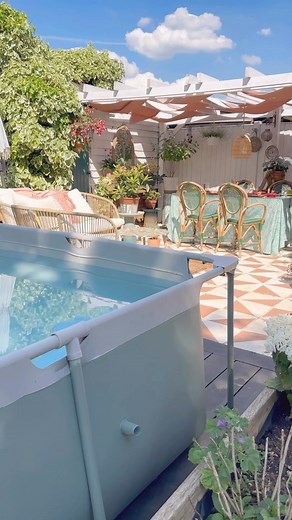 PAINTING MY VINYL POOL. One of my jobs this year is to make a pool surround for our pool but until I get round to it I thought I’d try spraying it with some leftover @makeitrustoleum serenity garden paint. Honestly I thought it would be temporary but there is no way this paint is budging! My dogs have jumped up and scratched it with their claws and it’s not damaged or chipped it at all, so over all, it worked pretty well. I think it helps that the pool is slightly textured as it gives the paint 