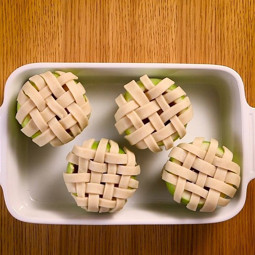 Need a last-minute Thanksgiving dessert? This recipe is impressive AND easy! Apple Lattice Pie Baked in an Apple: https://www.tablespoon.com/recipes/apple-lattice-pie-baked-in-an-apple/82f34190-de49-4213-ac33-41430fa2e5c8?utm_medium=social&utm_source=facebook&utm_campaign=11_2017_standard?mktimp=PBRBGOTHER | Pillsbury