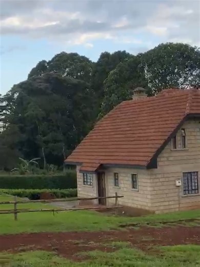 All en-suite bedrooms Fully furnished Self catering Bonfire pit Indoor fireplace Outdoor seating area #Kenya #Tourism #Beautifuldestinations #underratedtraveldestinations #airbnbfinds #teafarms #Cityescapes #Travel #scenic #Adventure #VisitKenya #TravelVacation #Affordablegetaways #hiddengems