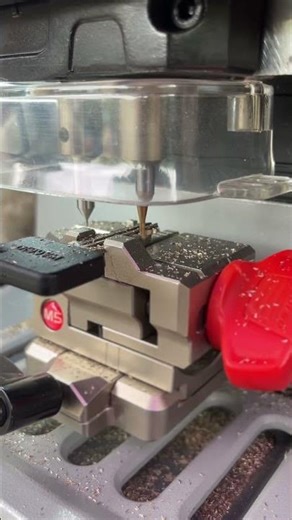 Vespa Piaggio Sprint 2016 key cutting process #locksmith #vespa