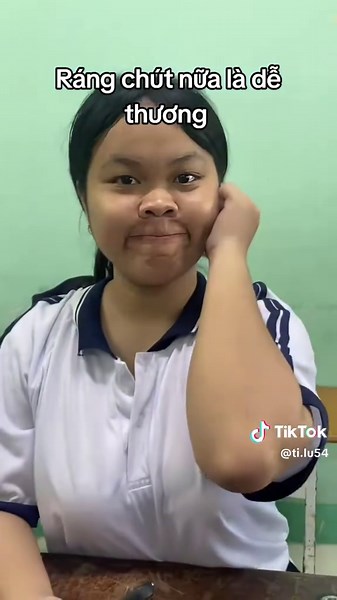 Thử Thách Cấm Cười - Khoảnh Khắc Hài Hước Vô Tận