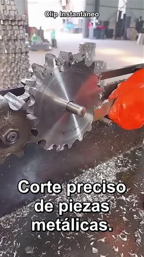 Creación de engranajes: Proceso de fresado industrial #worker #process #manufacturing #engineering