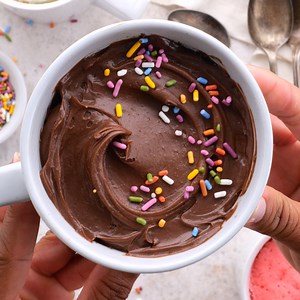 4.9K views | Recipe: https://www.kimscravings.com/cake-mix-mug-cake/ This fluffy, moist Cake Mix Mug Cake bakes in the microwave and has all the decadence you want from a dessert in a single serving! 朗 | Kim's Cravings | Facebook