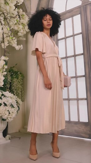 Dress Styles to Wear for PETITE LADIES 😍✨ #styletips #petitefashion #petitestyle #petitefashionblogger #petieblogger #shortgirl #smallbutmighty #petitestyle_store #styletip #whattoweartoday #stylingideas #stylinginspiration #stylingbyme #petitestylestore #styletipsforwomen #howtostyle #bodytype #styleover40 #styleover50 #styleover30 #petiteclothing #howtostylevideo #bodytypes #whattowearnow #stylingtip #stylingtheseason #stylingnotshopping #shortgirlstyle #petiteblog #petitefashionista | Petite