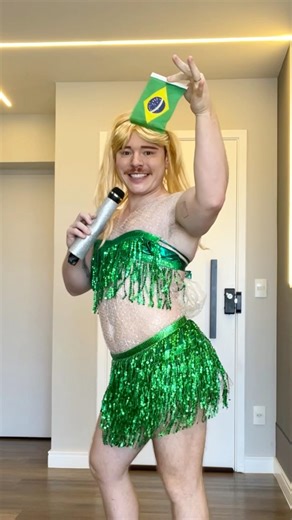 Moments from Sabrina Carpenter at Lolla 👸🏼💖 recreating @sabrinacarpenter