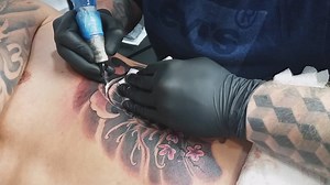 Buddha-Tattoo by Attila :) Ein Buddha ist das Sinnbild für Nächstenliebe, Fürsorge, Weisheit und die unverfälschte Liebe für alles Lebendige auf Erden. | Invictus Tattoo Berlin