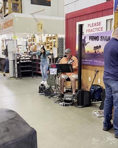 Great day to enjoy some music 🎼 🎶🎵 #familytime #sundayfunday #fleamarket #fleamarketstyle | Red Barn Flea Market
