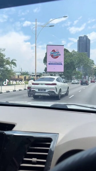 BMW X6 M50i with twin turbo 4.4L V8 is very 😮‍💨 #bmw #bmwmalaysia #fyp #fypシ゚viral #ramadhan #malaysia #viral #car #carsoftiktok #x6m #x6 #m50 #mcompetition #bmwperformance #2025