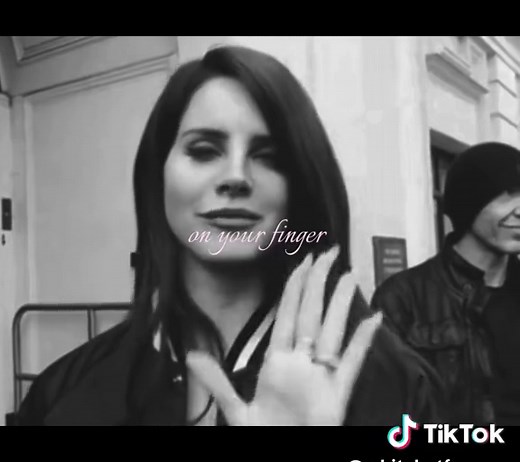 Lana Del Rey - Playing Dangerous (Lyrics & Meaning)