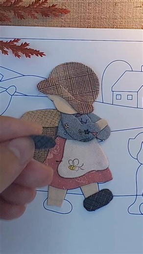 3.7K views · 13K reactions | ประกอบชิ้นงานappliqué ประกอบบนแบบทุกครั้งงานออกมาจะมีขนาดเท่าแบบ 殺❤️ #applique #appliqué #quiltbag #quiltpatterndesigner #quiltlove #quilt #diy #Embroidery #tutorials #กระเป๋าผ้าแฮนด์เมด #giftideas #diytools #HolidayGifts | Dusa Quilte | Facebook