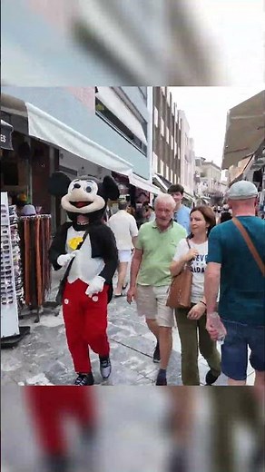 Quick sightseeing tour through the streets of Athens