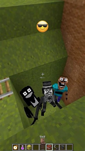 Laggy Friend vs Tsunami Escape Emoji Reaction #meme #shorts #minecraft