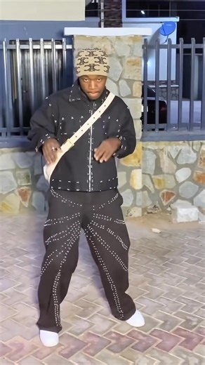 3.5K views · 133 reactions | My Igbo Brother Johnson Eze dancing to an Ngas tune... Nothing wey Gen Z no dey do #Dance #Viral #reels #jos | Charles Obinwa | Facebook