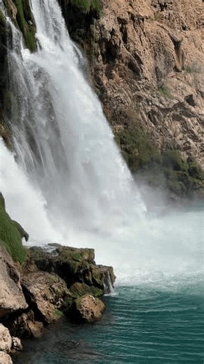clip-4158571737-vertical-slow-motion-powerful-waterfall-cascading-into