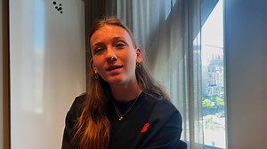 "It's just working and listening to both my coach and my feelings. You just see it [improvements] from training session to training session." Femke Bol talks through the mental side of the 400m hurdles, her technique and the importance of marginal gains. She competes over the distance at the Stockholm DL – where Bol holds the meeting record of 52.27 from 2022. 🎙️ Euan Crumley | Athletics Weekly