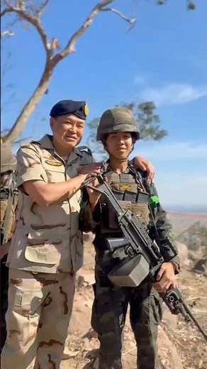 “นายกฯหนู”กอดคอทหารราบถ่ายภาพ ที่ระลึก ชมทหารไทยเก่งมากยึด ปราสาทตาควาย -เนิน350 กลับคืนมาได้