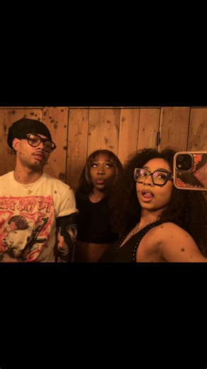 Vidéos de Alexandre R.G (@talesintokyo) avec Beaches Hoodtrap Remix - 9.