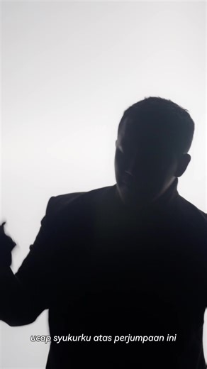 Setiap momen yang terjadi dalam hidup kita mengajarkan kita tentang keragaman dan keindahan hidup jadi bersyukurlah atas kesempatan untuk saling mengenal dan tumbuh bersama walau sekarang sudah ada deretan angka dari jarak yang memisahkan. Ayo syukuri kembali setiap individu yang menemani fase kehidupanmu dengan single terbaru Daud Waas - “Jarak Hanya Angka” #jarakhanyaangka #daudwaas #kontenermusic #perpisahan