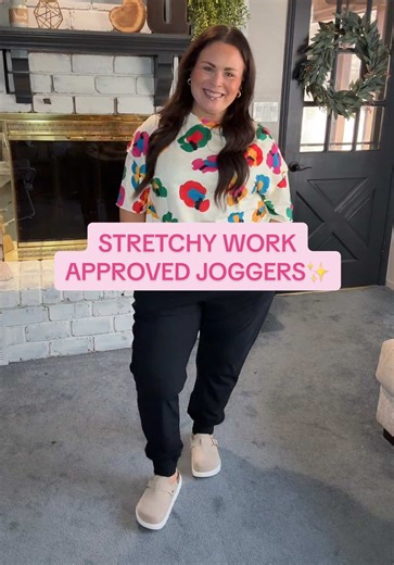 Super stretchy work approved joggers! @Old Navy has the best basics! #ootd #midsize #athleisure #workoutfit #joggers