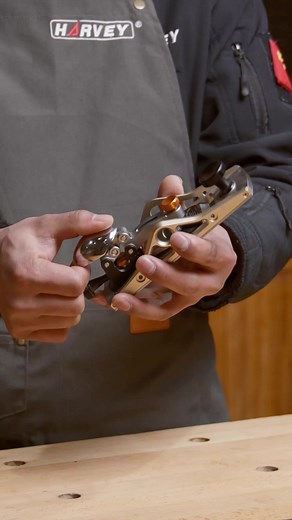 Keep the iron sharp to produce fine shavings!