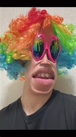 A beautiful woman who controls a giant snake😂😂😂