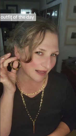 👗👗👗 Getting dressed in the morning, what inspires you? #stylishworkingmom #personalstyle