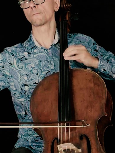 Sweet winter melody ❄️🎻 Tchaikovsky’s sentimental valse—cozy, calm, and a little nostalgic. Close your eyes breathe. #tchaikovsky #valse #wintervibes #classicalmusic #cello #calmmusic #musictok #cellistsoftiktok #cello