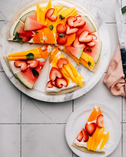 Fruit Pizza with Sugar Cookie Crust and Fluffy Cream Cheese Topping - Foodess