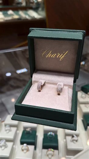 DIAMANTAIRE CHARIF BELKACEM on Instagram: "Boucles d’oreilles en or rose, délicatement serties de diamants naturels. Leur design raffiné, aux lignes douces et équilibrées, met en valeur l’éclat subtil des diamants, parfaitement harmonisé avec la chaleur de l’or rose. Une création intemporelle, à la fois chic et sophistiquée, idéale pour sublimer le quotidien comme les occasions d’exception. #boucles #or #diamants #rosegold #charifjewelry"