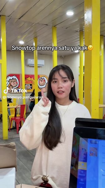 positif thingking mungkin kakaknya baru putus, semoga snowtop arennya bisa balikin mood kakaknya🥺 #momoyoflip #momoyoicecream #eggwaffle #eggpudding #qponsipalingmurah